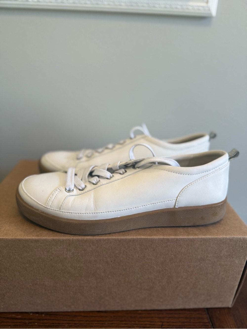 Vionic‎ Winny White Leather Low-Top Sneakers 9